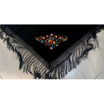 Mantoncillo regional bordado niña 446 pequeño